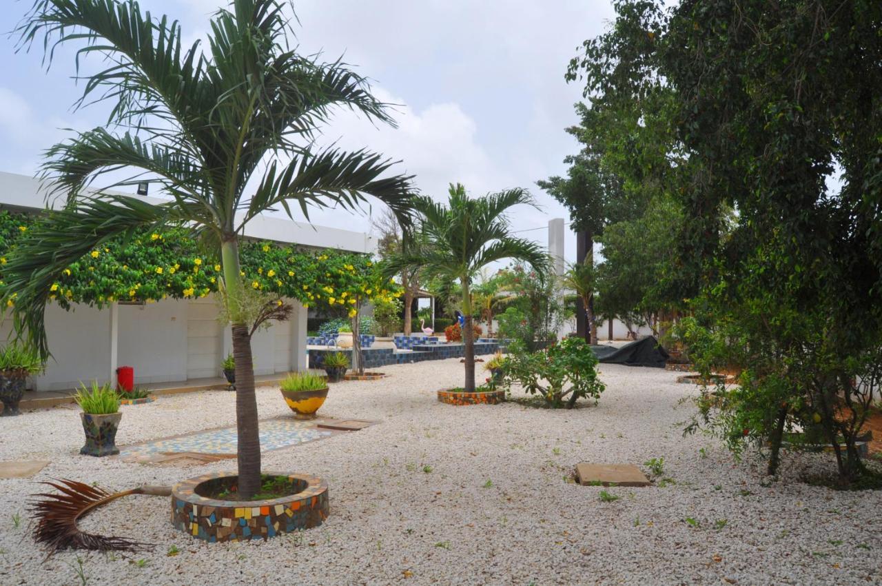 Hotel Keur De Pierre Saly Exterior foto
